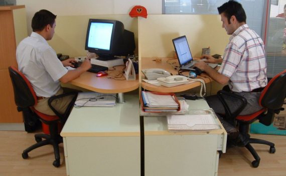Software Engineering: Freelancers vs an In-House Team