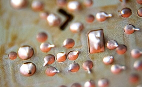 How Smartphone Chassis Dissipate Heat Without Burning Your Hands